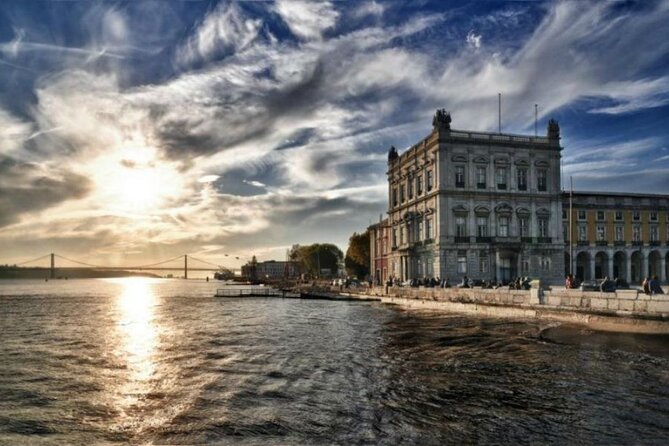 Welcome Lisbon Tour with Local Guide in Private Eco Tuk Tuk - Sé and Alfama, Lisbon’s oldest-feeling quarter